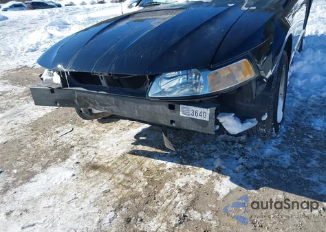 2000 Ford Mustang z USA, uszkodzony, nr VIN 1FAFP4046YF238109